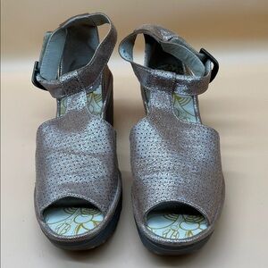 FLY LONDON YALL Platform Wedge Sandal Perforated Metallic Leather Sz 39 8-8.5